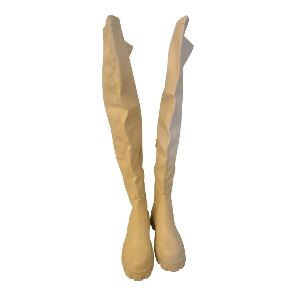 Wild DIVA GINA Knee Length Lug Sole Round Toe Boots Color:Cream Size 5.5